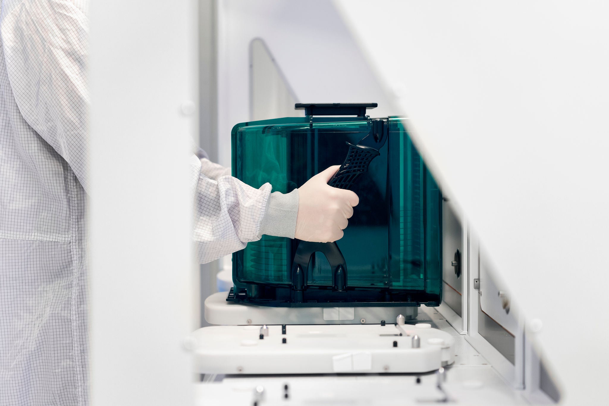 Person handling a silicon wafer in a container 